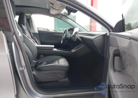 2026 Tesla Model Y Long Range Dual Motor All-Wheel Drive/Long Range Launch Series из США, поврежденный, VIN 7SAYGDEE0TA399976